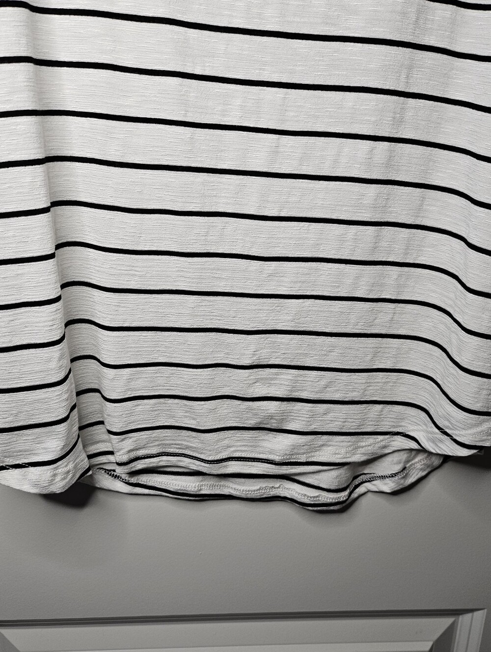 Green Envelope XL Striped V Neck Tee White Black Short Sleeve Soft Stretch Top - Picture 4 of 10